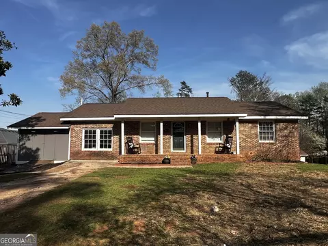 8165 Laurel Dr SW, Covington, GA 30014
