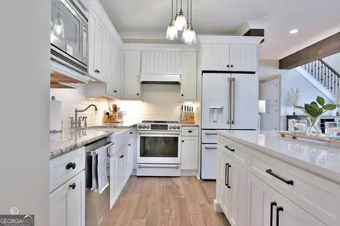 Kitchen - 239 Robin Dr, Hamilton, GA 31811 photo 2 of 3