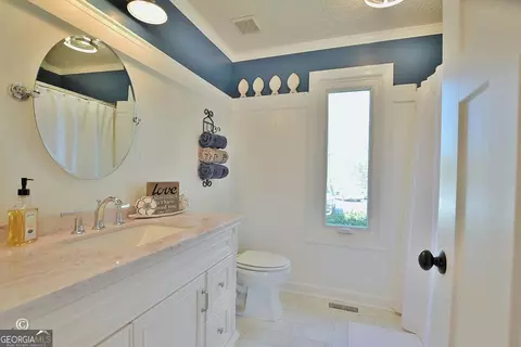 Bath - 239 Robin Dr, Hamilton, GA 31811 photo 1 of 5
