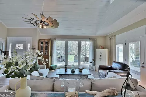 Living - 239 Robin Dr, Hamilton, GA 31811 photo 2 of 3