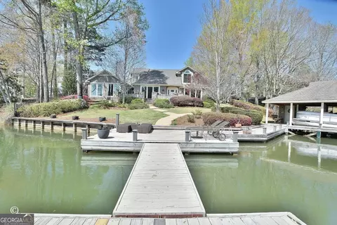 239 Robin Dr, Hamilton, GA 31811