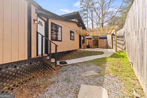 Exterior - 8126 Blacks Bluff Rd SW, Cave Spring, GA 30124 photo 2 of 6
