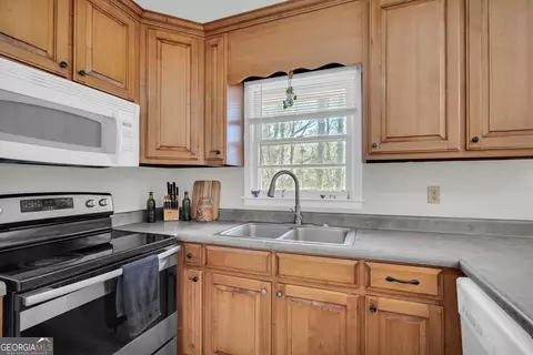 Kitchen - 39 Meadowbrook Dr, Toccoa, GA 30577 photo 4 of 4
