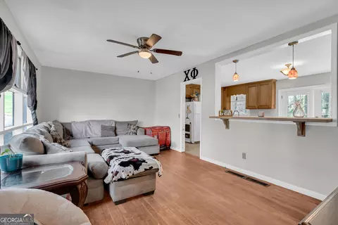 Living - 39 Meadowbrook Dr, Toccoa, GA 30577 photo 1 of 2