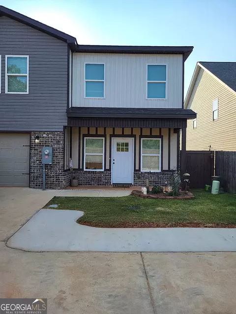 300 Beau Claire Cir, Byron, GA 31008