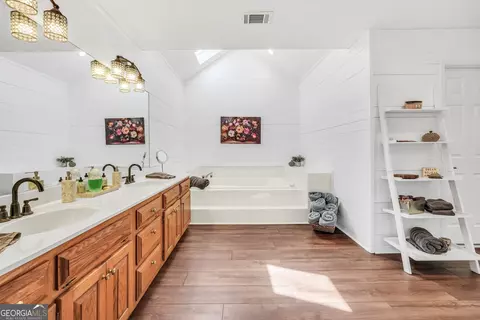 Bath - 918 Eagle Dr, Monticello, GA 31064 photo 1 of 6