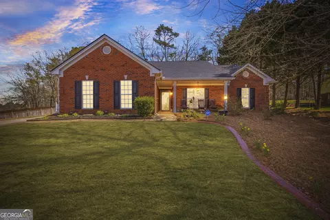 460 Flyway Ln, Winder, GA 30680
