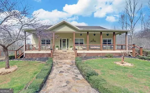 685 Barefoot Rd, Hiawassee, GA 30546