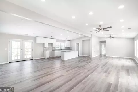 Living - 330 Lennox Rd, Dublin, GA 31021 photo 5 of 7