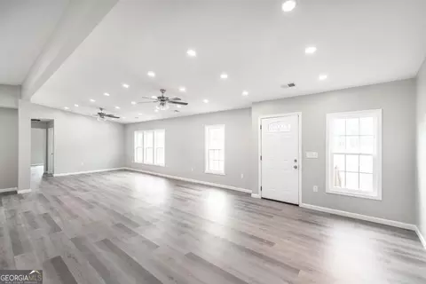 Living - 330 Lennox Rd, Dublin, GA 31021 photo 6 of 7