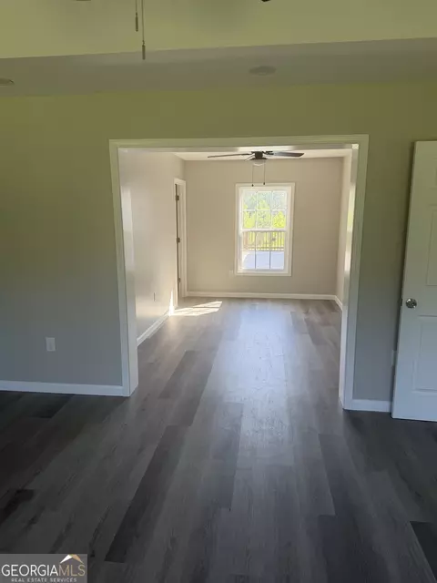 Living - 330 Lennox Rd, Dublin, GA 31021 photo 3 of 7