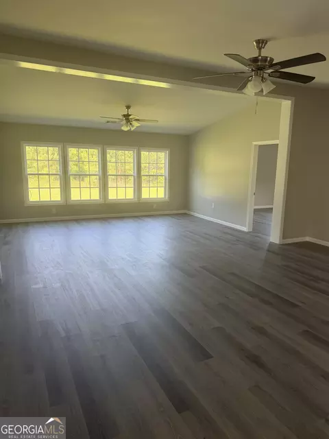 Living - 330 Lennox Rd, Dublin, GA 31021 photo 2 of 7