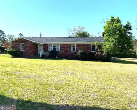 555 Jordan Ln, Swainsboro, GA 30401