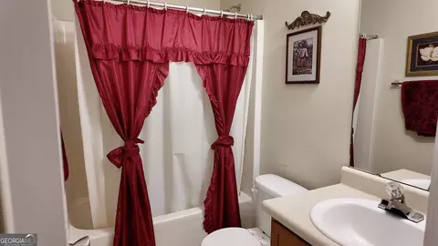 Bath - 109 Cotton Dr, Jackson, GA 30233 photo 1 of 1