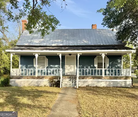 205 E Brumby Ave, Reidsville, GA 30453
