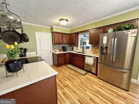 Kitchen - 201 Willowcrest Way, Lagrange, GA 30240 photo 3 of 6