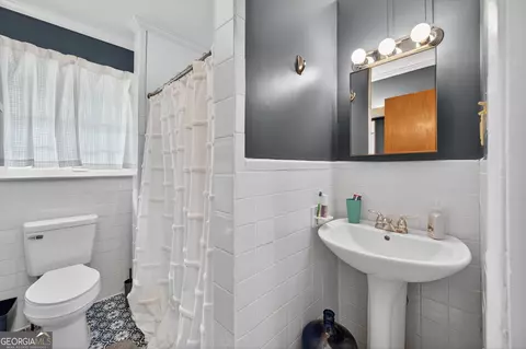 Bath - 3460 Maynard Cir, Gainesville, GA 30506 photo 2 of 2