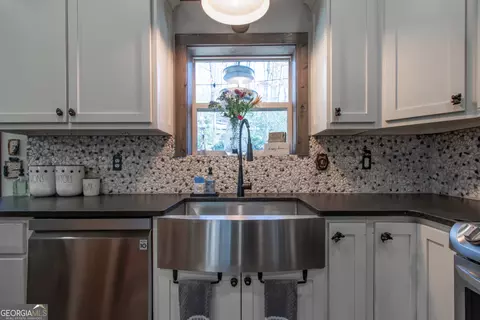 Kitchen - 1220 Burger Rd, Murphy, NC 28906 photo 2 of 6