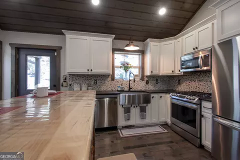 Kitchen - 1220 Burger Rd, Murphy, NC 28906 photo 6 of 6