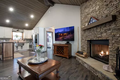 Living - 1220 Burger Rd, Murphy, NC 28906 photo 2 of 4