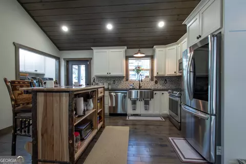 Kitchen - 1220 Burger Rd, Murphy, NC 28906 photo 5 of 6
