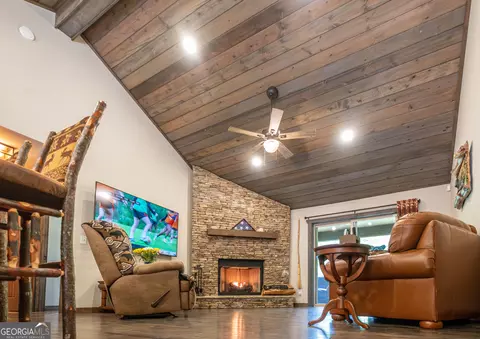 Living - 1220 Burger Rd, Murphy, NC 28906 photo 3 of 4