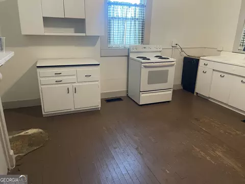 Kitchen - 20 Ivy St, Porterdale, GA 30014 photo 2 of 2