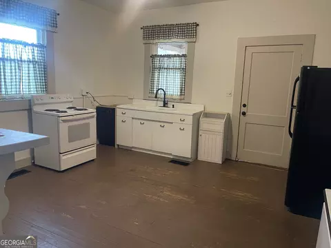Kitchen - 20 Ivy St, Porterdale, GA 30014 photo 1 of 2