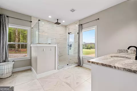 Bath - 302 Willowood Rd, Lagrange, GA 30241 photo 2 of 6