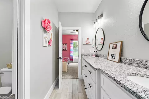 Entry Way - 302 Willowood Rd, Lagrange, GA 30241 photo 5 of 6