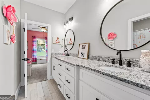Bath - 302 Willowood Rd, Lagrange, GA 30241 photo 4 of 6