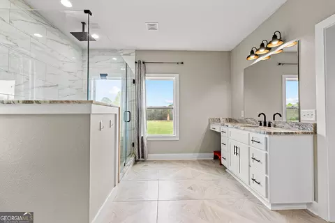 Bath - 302 Willowood Rd, Lagrange, GA 30241 photo 3 of 6