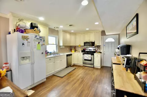 Kitchen - 172 Merrybrook Dr, Lagrange, GA 30241 photo 1 of 2
