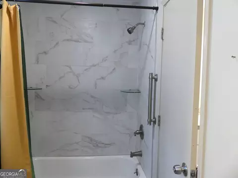 Bath - 185 Stancil Dr, Toccoa, GA 30577 photo 5 of 6