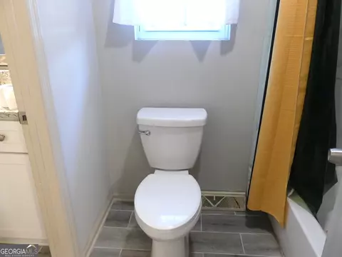 Bath - 185 Stancil Dr, Toccoa, GA 30577 photo 3 of 6