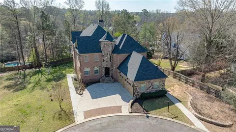7611 Regency Cir, Atlanta, GA 30350