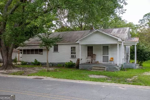 7 Burke St, Baxley, GA 31513