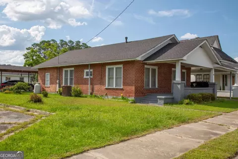 18 S Thomas St, Baxley, GA 31513