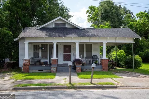 88 Oak St, Baxley, GA 31513