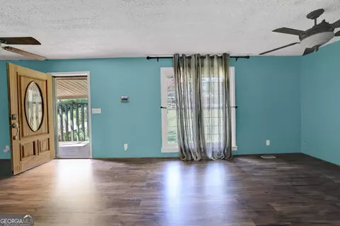 Living - 3285 Howell Cir, Duluth, GA 30096 photo 2 of 3