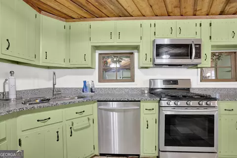 Kitchen - 3285 Howell Cir, Duluth, GA 30096 photo 2 of 2