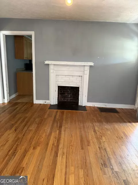 Living - 5896 Colbert Danielson Rd, Colbert, GA 30628 photo 2 of 3