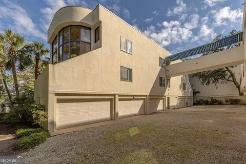 Exterior - 548 Oglethorpe Ave #11, St. Simons, GA 31522 photo 2 of 8
