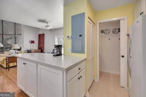 Kitchen - 548 Oglethorpe Ave #11, St. Simons, GA 31522 photo 3 of 3