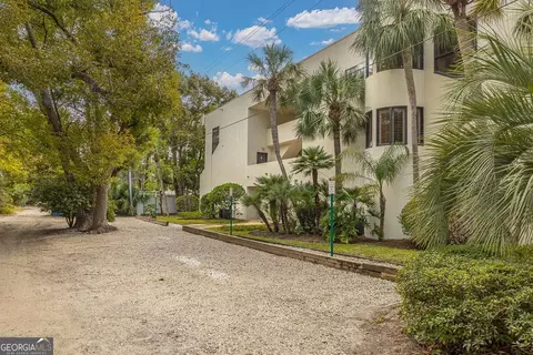 548 Oglethorpe Ave #11, St. Simons, GA 31522