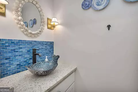 Bath - 548 Oglethorpe Ave #11, St. Simons, GA 31522 photo 2 of 3