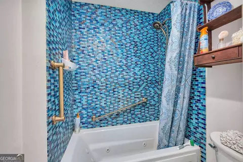 Bath - 548 Oglethorpe Ave #11, St. Simons, GA 31522 photo 3 of 3