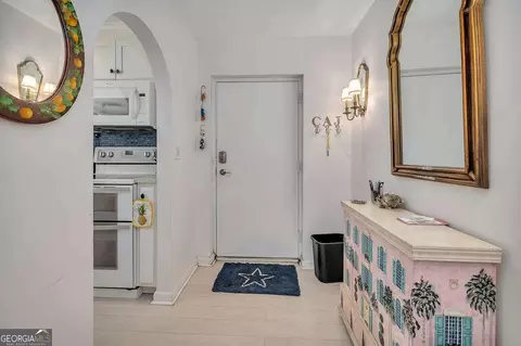 Entry Way - 548 Oglethorpe Ave #11, St. Simons, GA 31522 photo 1 of 1