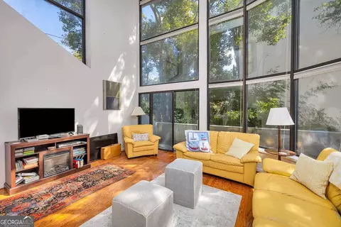 Living - 548 Oglethorpe Ave #11, St. Simons, GA 31522 photo 1 of 3