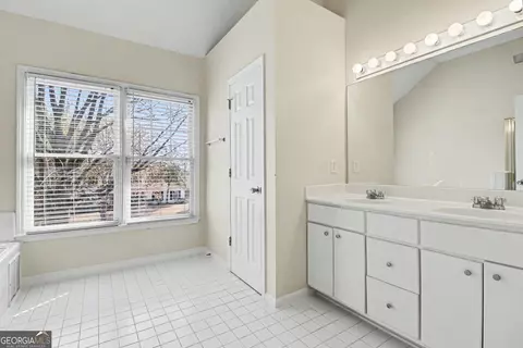 Bath - 7170 Threadstone Overlook, Duluth, GA 30097 photo 2 of 2
